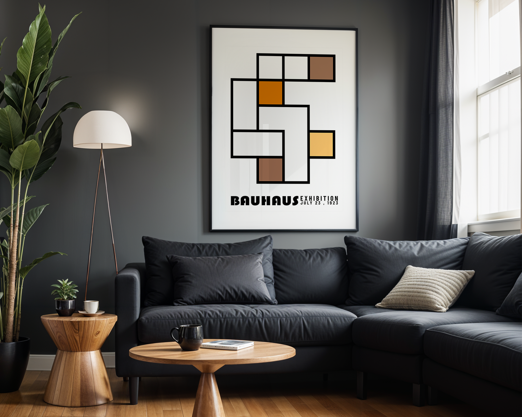 Poster Bauhaus 1923 encadre accroche dans un salon contemporain sombre.