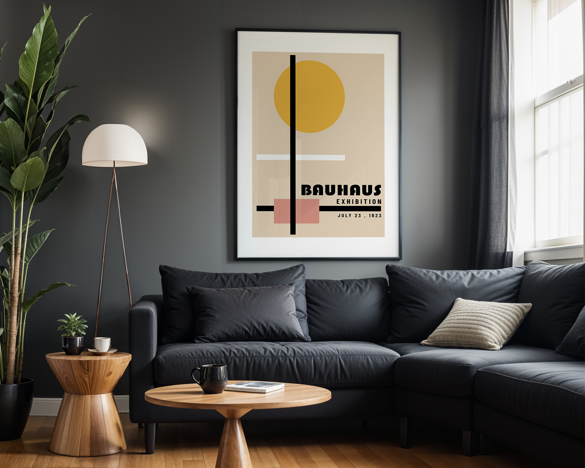 Poster Bauhaus geometrique encadre dans un salon contemporain sombre.